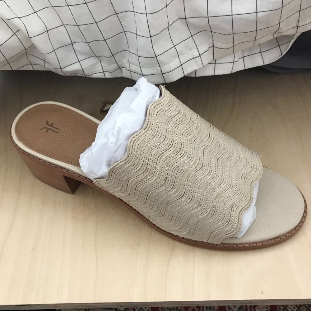 Frye's Off-white Cindy Wave Mule